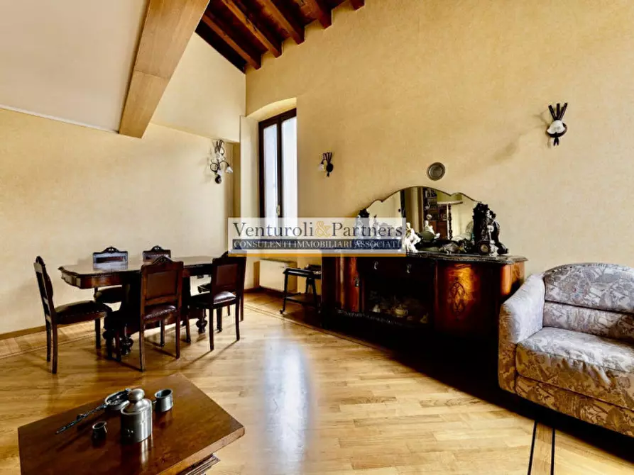 Immagine 2 di Appartamento in vendita  in piazza duomo a Salò