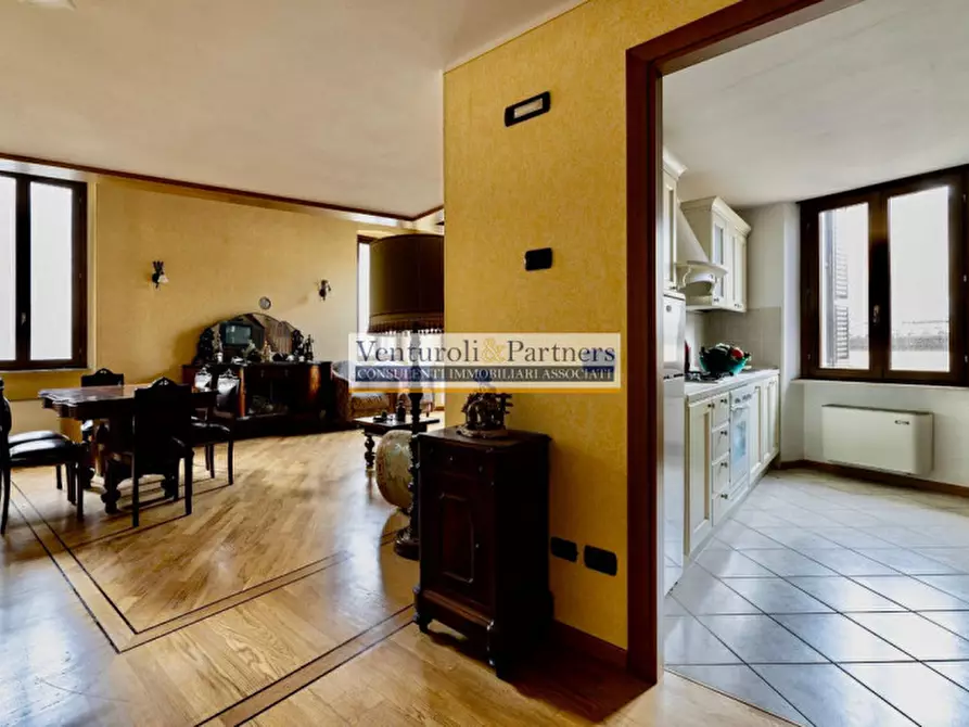 Immagine 5 di Appartamento in vendita  in piazza duomo a Salò