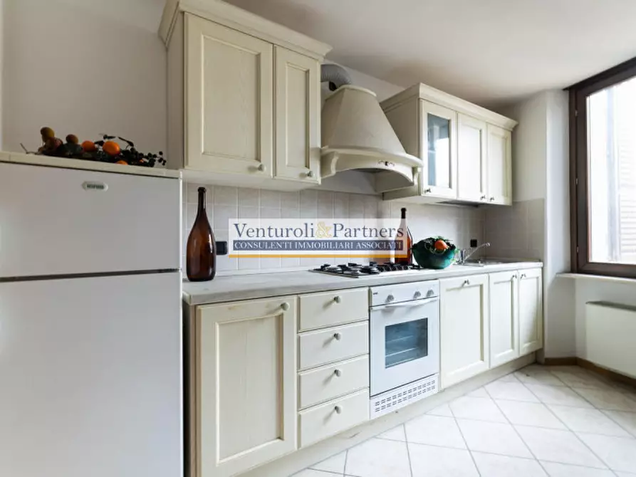 Immagine 11 di Appartamento in vendita  in piazza duomo a Salò