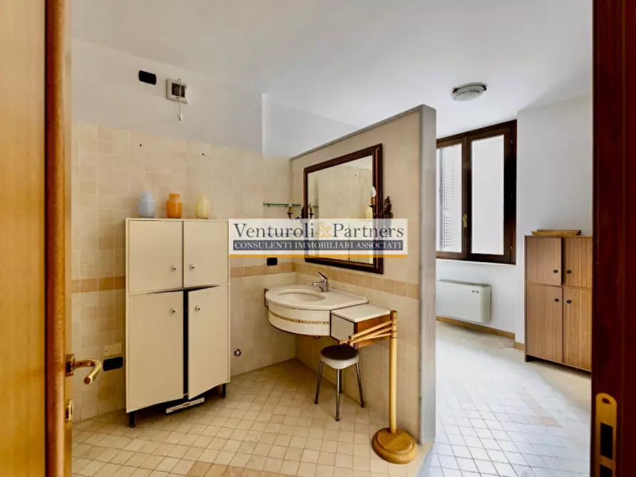 Immagine 21 di Appartamento in vendita  in piazza duomo a Salò