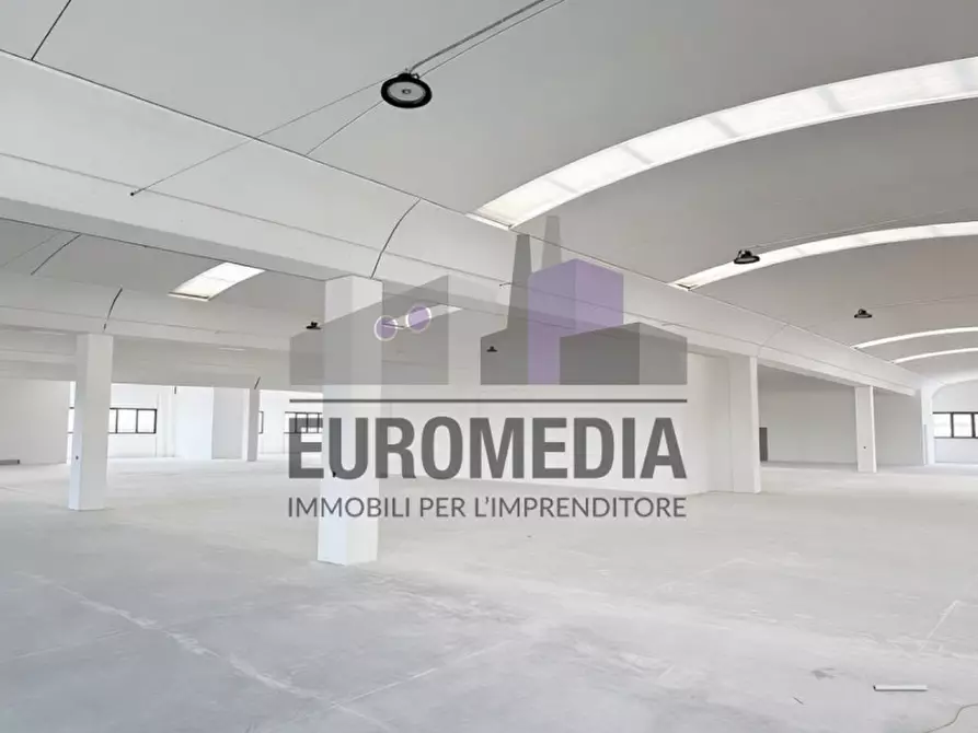 Immagine 2 di Capannone industriale in affitto  in Via San Rocco a Lavagno