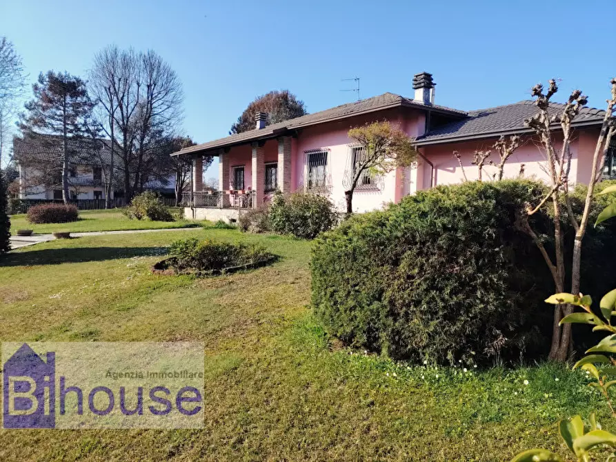 Immagine 4 di Villa in vendita  a Cossato