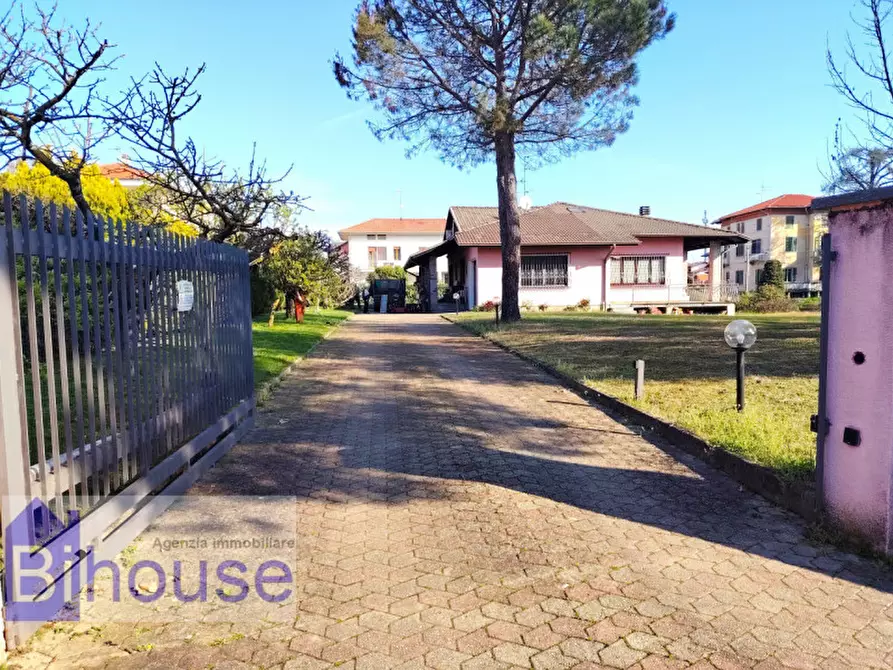 Immagine 40 di Villa in vendita  a Cossato