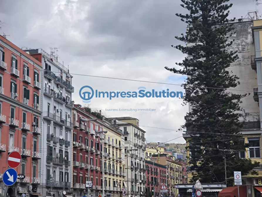 Immagine 1 di Attività commerciale in vendita  in Piazza Sannazzaro a Napoli