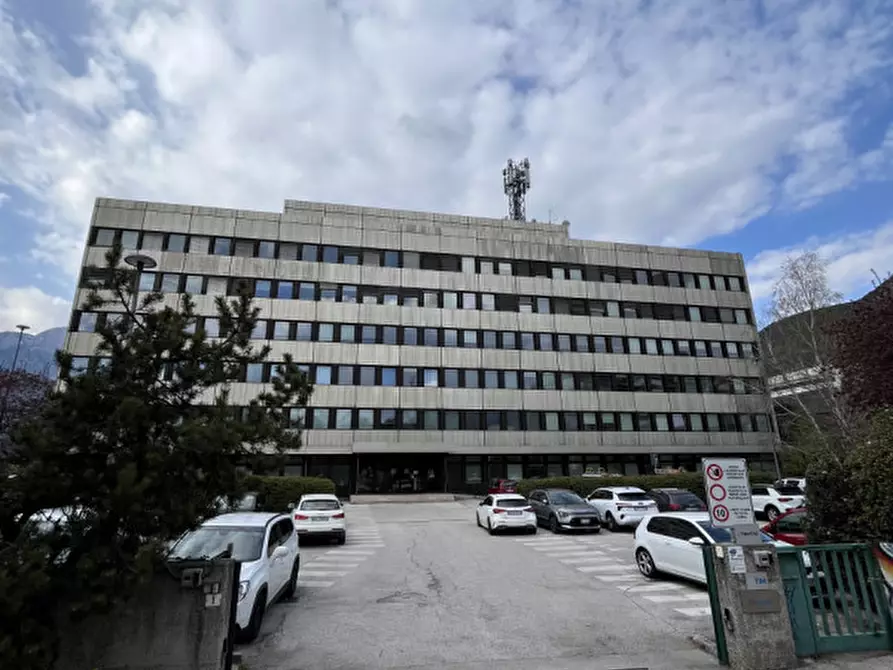 Immagine 3 di Palazzo in vendita  a Trento