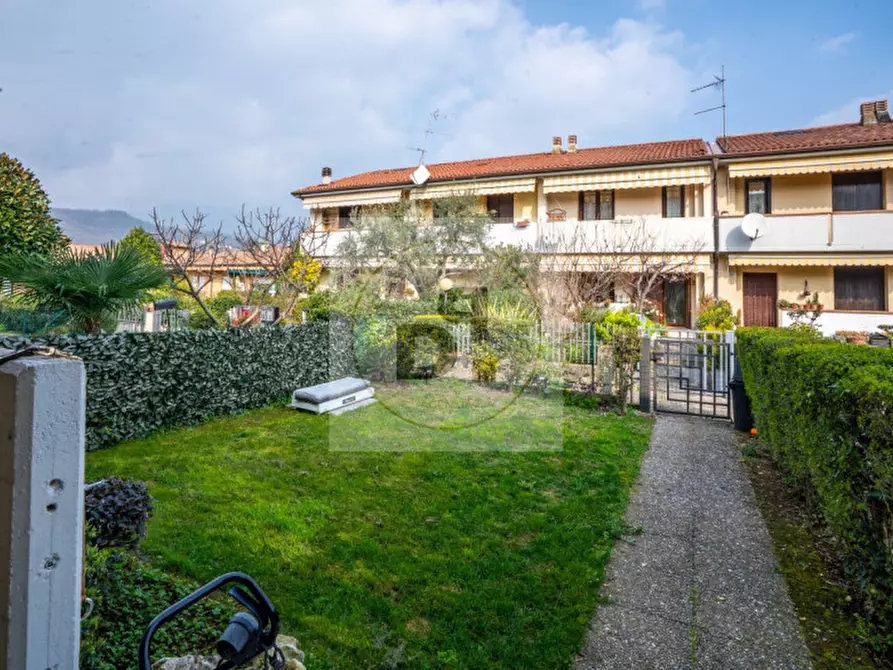 Immagine 2 di Villetta a schiera in vendita  in Via Giuseppe Filippini a Salò