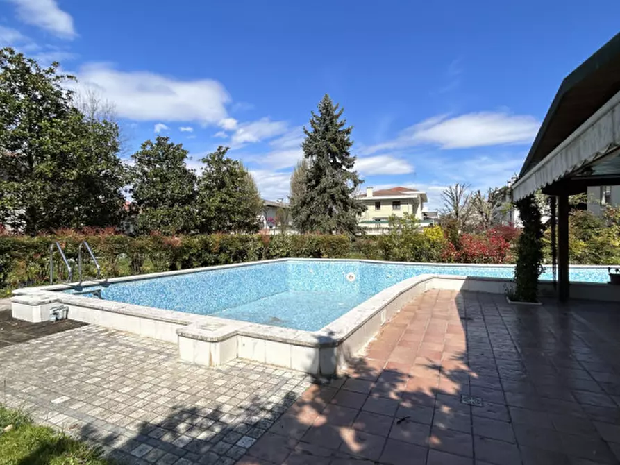 Immagine 8 di Villa in vendita  in Via Roma a Salzano