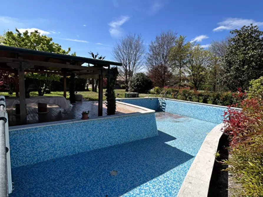 Immagine 24 di Villa in vendita  in Via Roma a Salzano