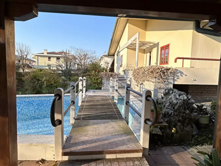 Immagine 26 di Villa in vendita  in Via Roma a Salzano
