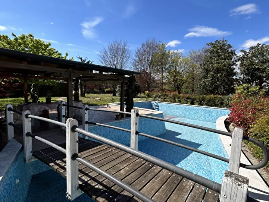 Immagine 27 di Villa in vendita  in Via Roma a Salzano