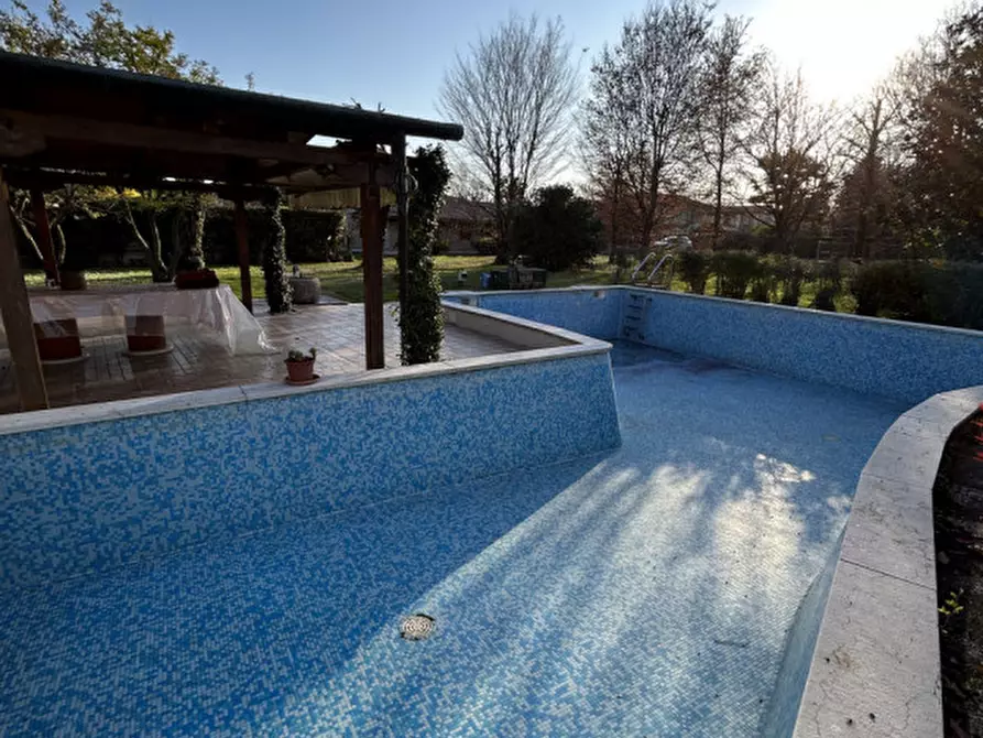 Immagine 29 di Villa in vendita  in Via Roma a Salzano