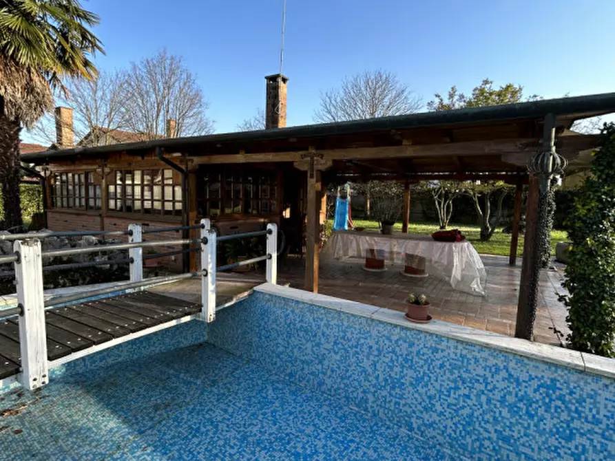 Immagine 30 di Villa in vendita  in Via Roma a Salzano