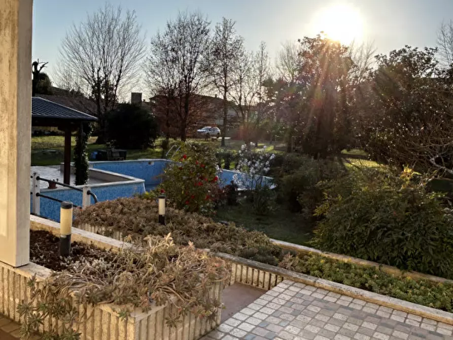 Immagine 31 di Villa in vendita  in Via Roma a Salzano