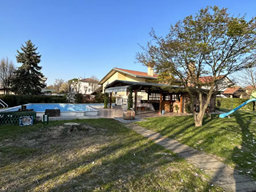 Immagine 33 di Villa in vendita  in Via Roma a Salzano