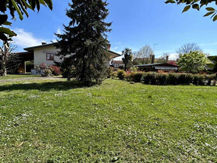 Immagine 35 di Villa in vendita  in Via Roma a Salzano