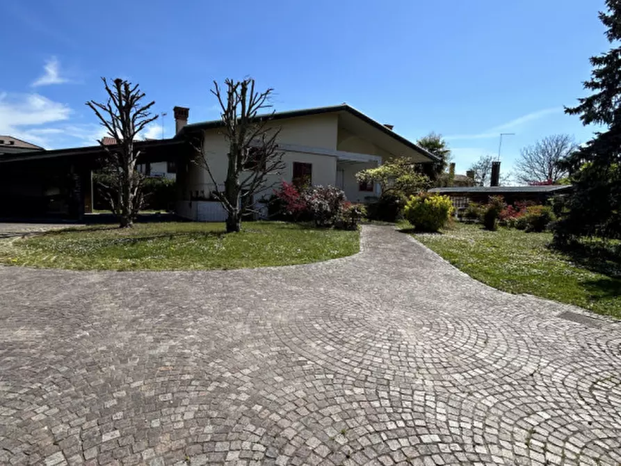 Immagine 37 di Villa in vendita  in Via Roma a Salzano