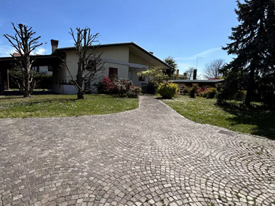 Immagine 38 di Villa in vendita  in Via Roma a Salzano