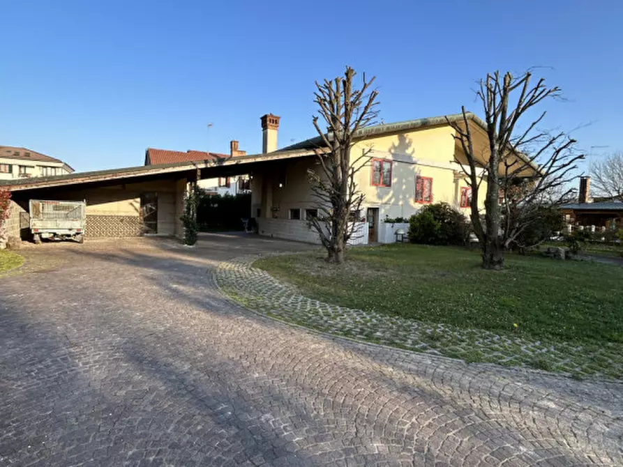 Immagine 39 di Villa in vendita  in Via Roma a Salzano