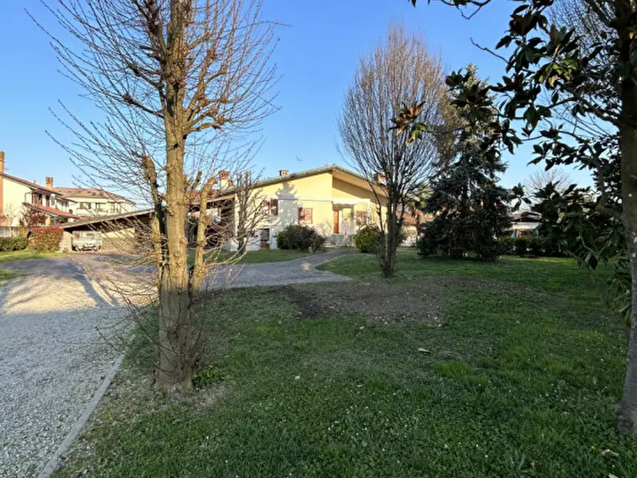 Immagine 40 di Villa in vendita  in Via Roma a Salzano