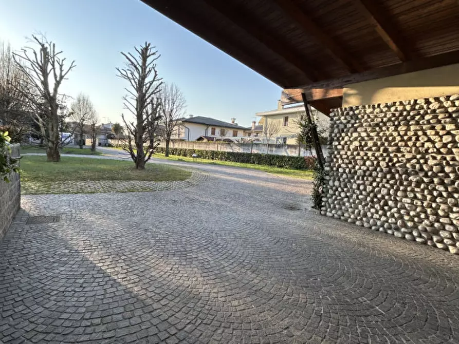 Immagine 42 di Villa in vendita  in Via Roma a Salzano