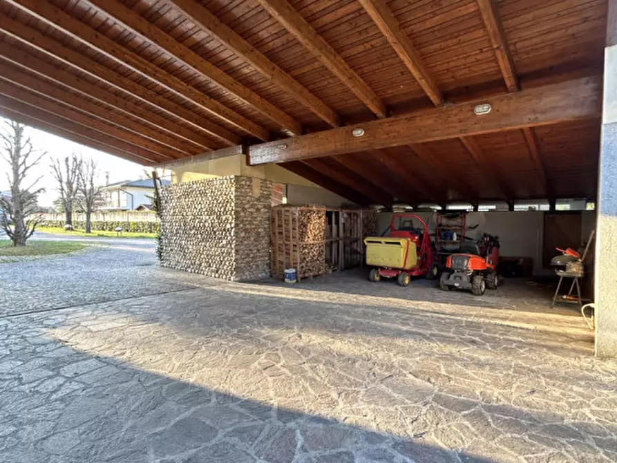 Immagine 43 di Villa in vendita  in Via Roma a Salzano