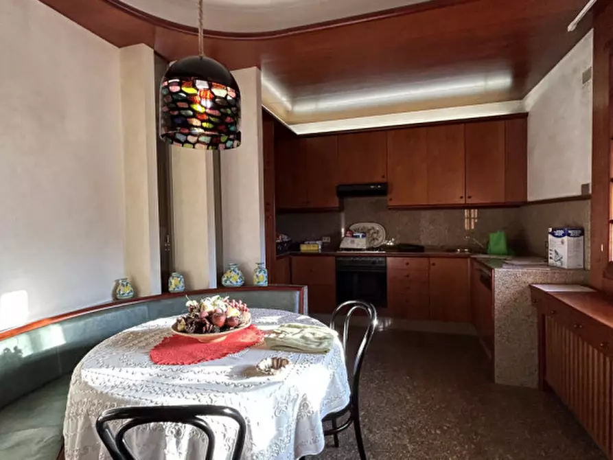 Immagine 47 di Villa in vendita  in Via Roma a Salzano