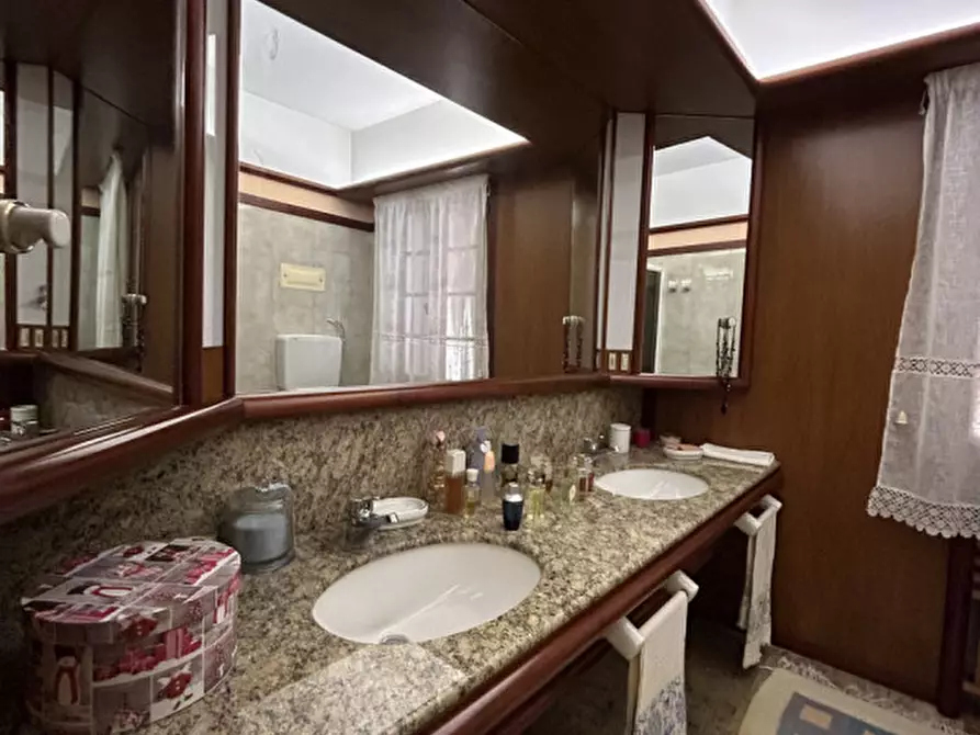 Immagine 62 di Villa in vendita  in Via Roma a Salzano