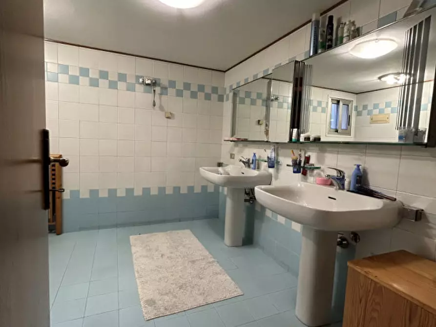 Immagine 64 di Villa in vendita  in Via Roma a Salzano