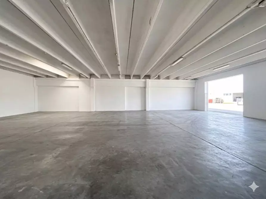 Immagine 1 di Capannone industriale in affitto  a Zanè