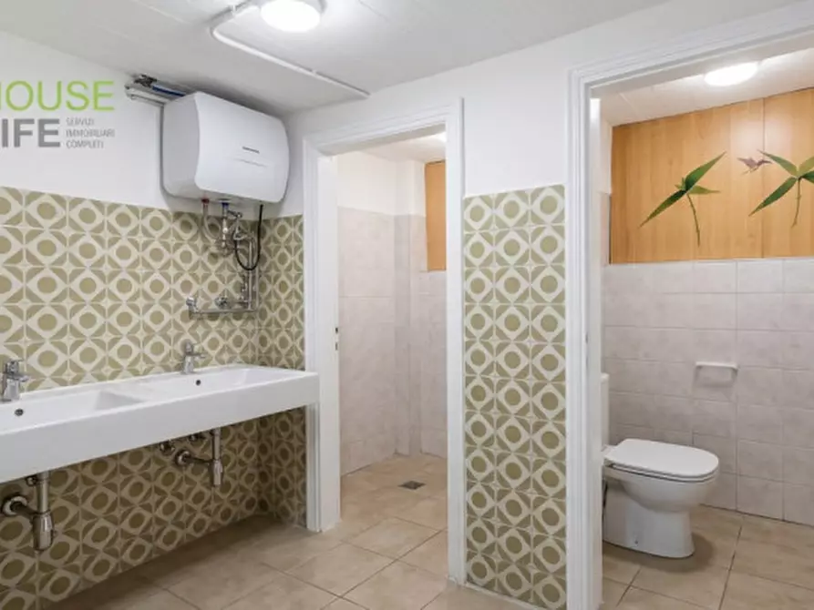 Immagine 7 di Capannone industriale in affitto  a Zanè