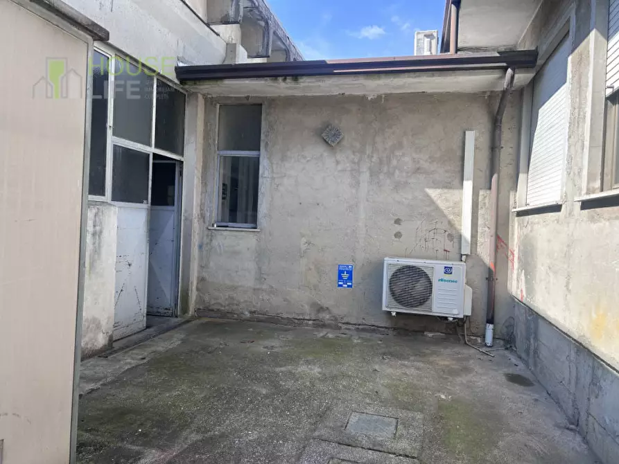 Immagine 9 di Capannone industriale in affitto  a Zanè