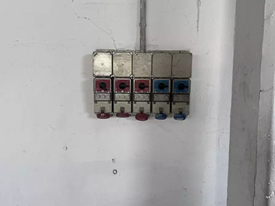 Immagine 10 di Capannone industriale in affitto  a Zanè