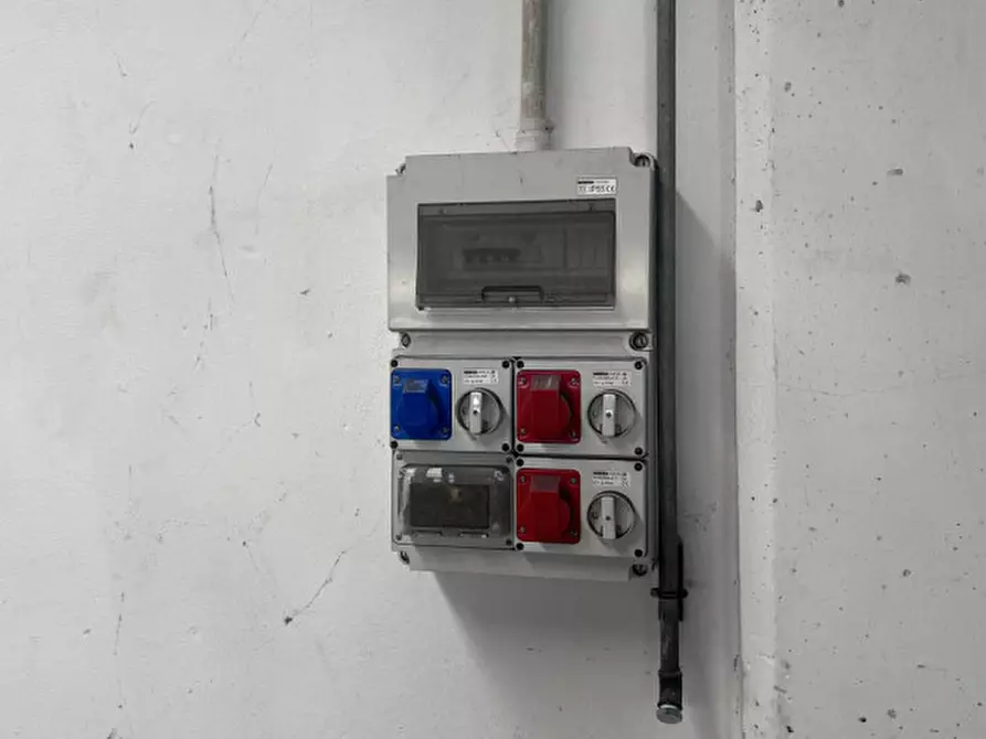 Immagine 17 di Capannone industriale in affitto  a Zanè