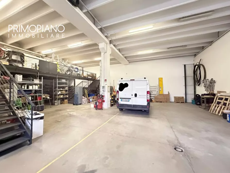Immagine 2 di Magazzino in vendita  in Via Vienna a Trento