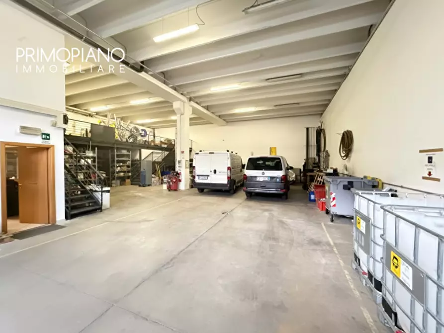 Immagine 3 di Magazzino in vendita  in Via Vienna a Trento