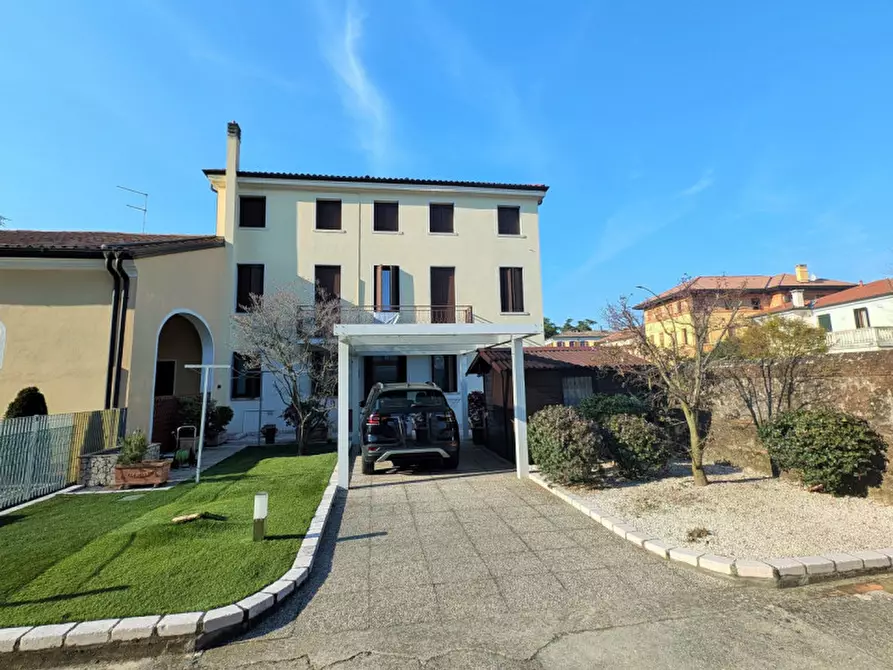 Immagine 2 di Villetta a schiera in vendita  in Via San Pio X 34/A a Castelfranco Veneto