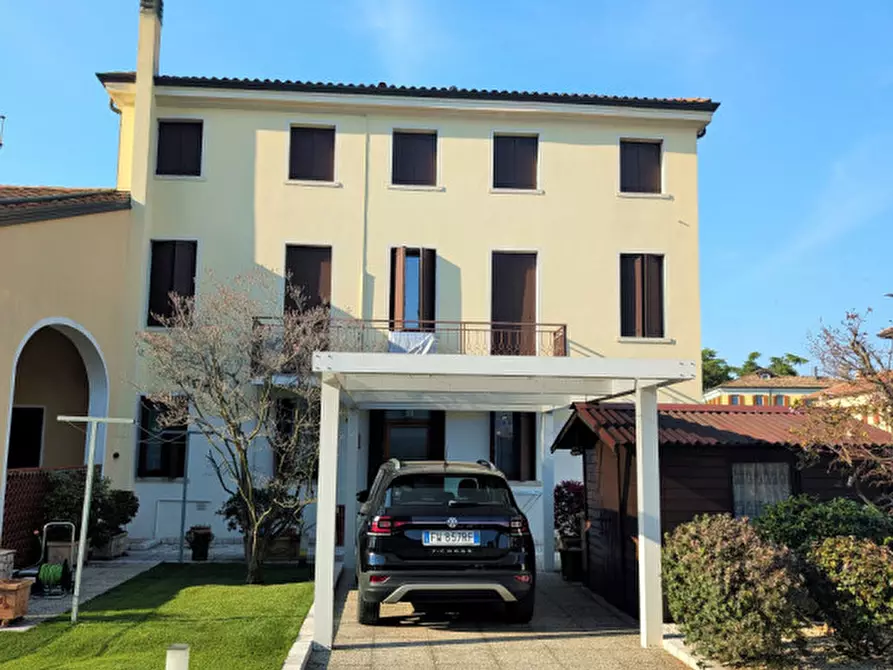 Immagine 2 di Villetta a schiera in vendita  in Via San Pio X 34/A a Castelfranco Veneto