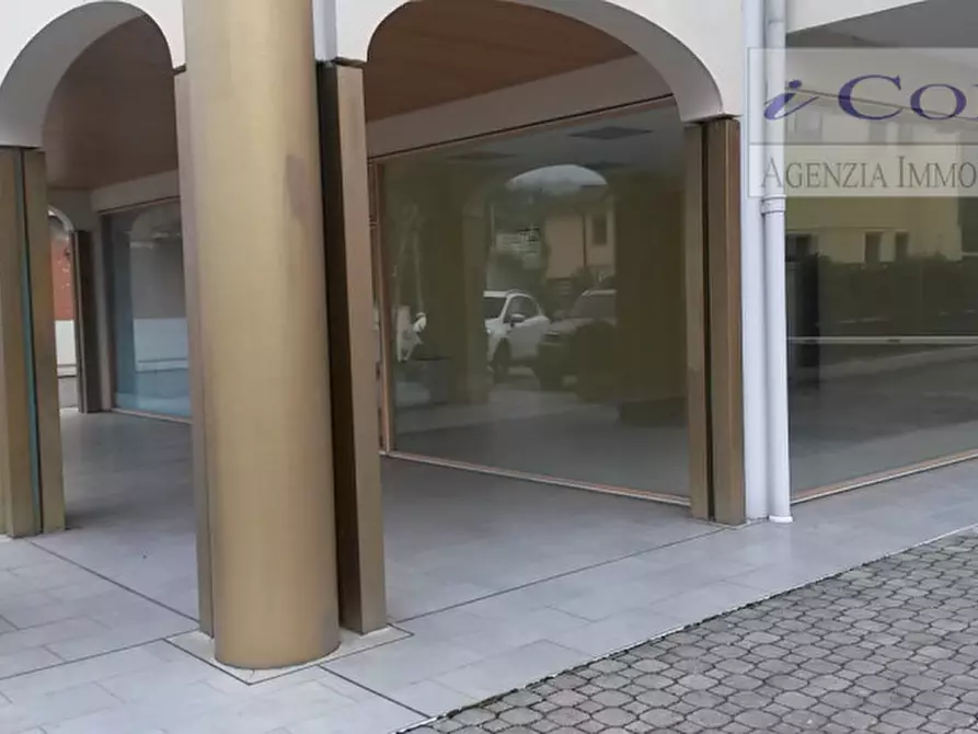 Immagine 1 di Negozio in affitto  a Teolo
