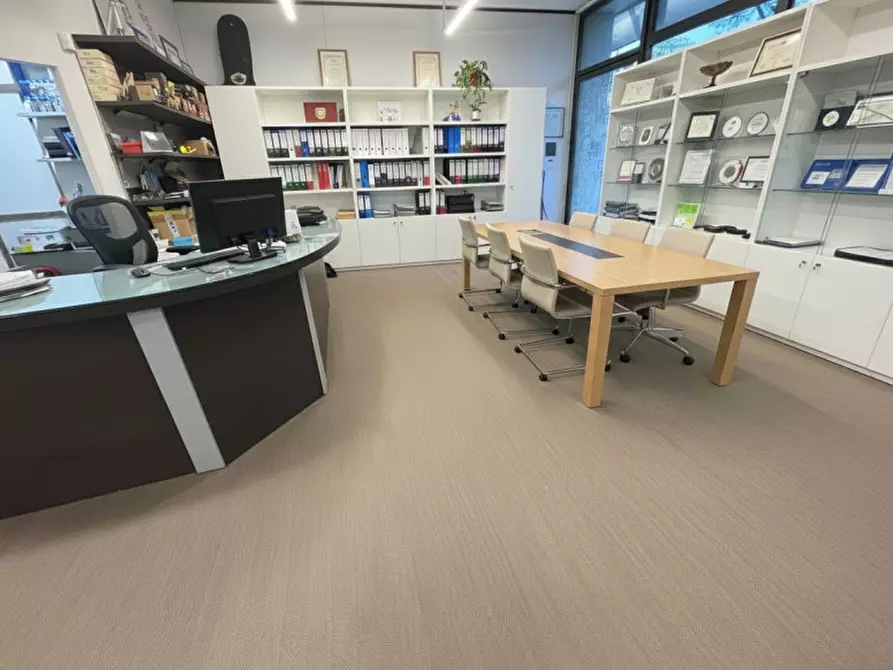 Immagine 1 di Negozio in vendita  in Via Romana Aponense a Padova