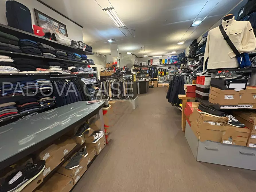 Immagine 6 di Negozio in vendita  in Via Romana Aponense a Padova
