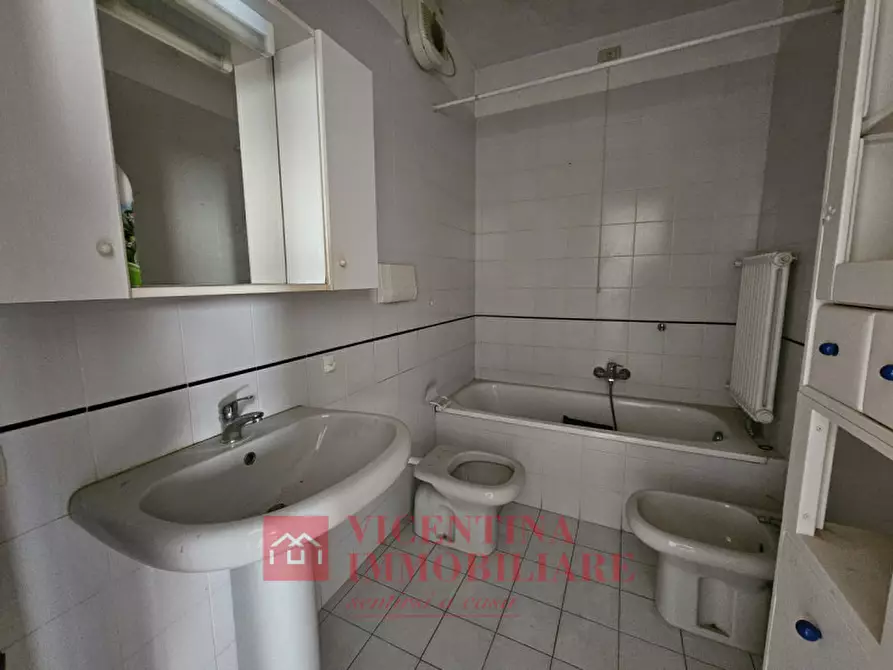 Immagine 10 di Appartamento in vendita  in Viale San Lazzaro 108 a Vicenza