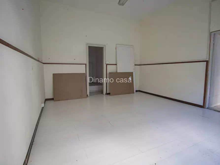 Immagine 1 di Negozio in vendita  in Via Milano a Prato