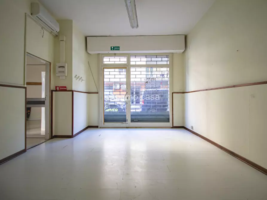 Immagine 6 di Negozio in vendita  in Via Milano a Prato
