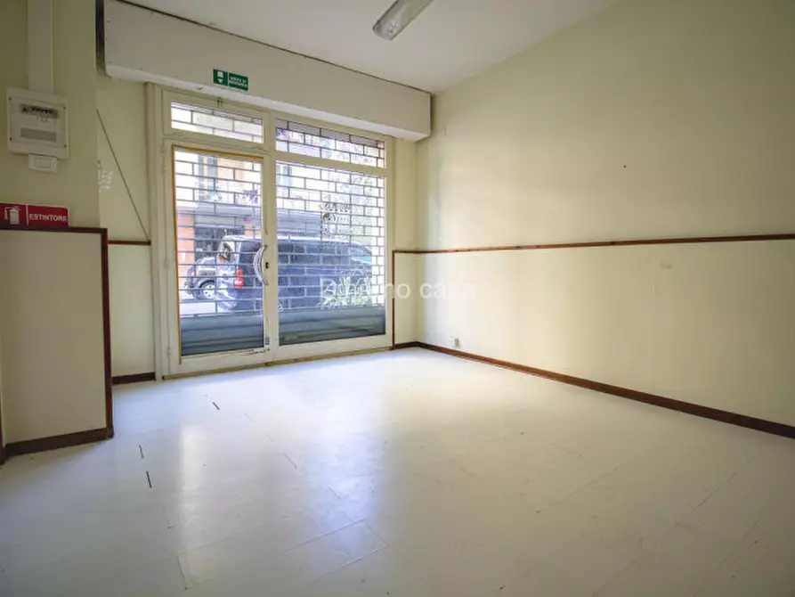 Immagine 8 di Negozio in vendita  in Via Milano a Prato