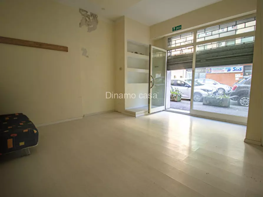 Immagine 10 di Negozio in vendita  in Via Milano a Prato