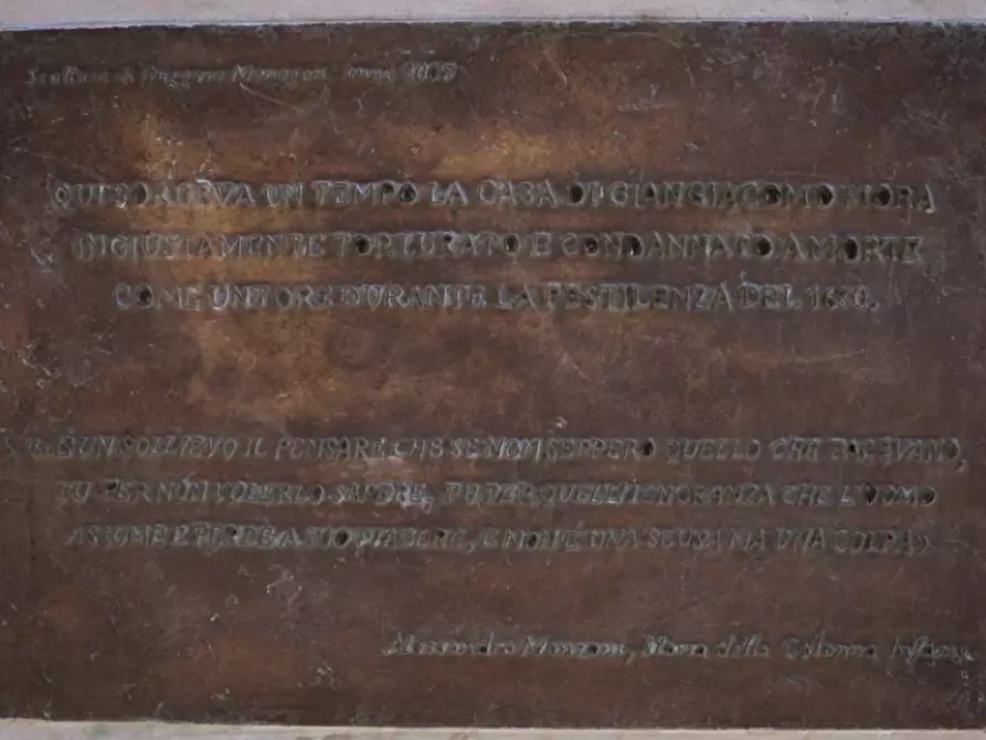 Immagine 2 di Attico in vendita  in Via Gian Giacomo Mora 11 a Milano