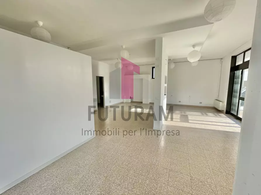 Immagine 3 di Negozio in affitto  a Costabissara