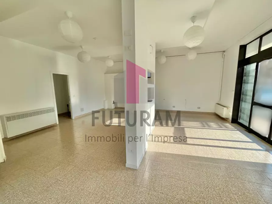 Immagine 4 di Negozio in affitto  a Costabissara