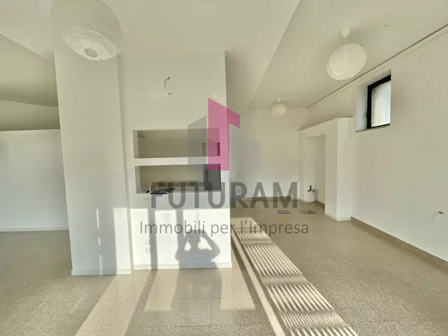 Immagine 7 di Negozio in affitto  a Costabissara