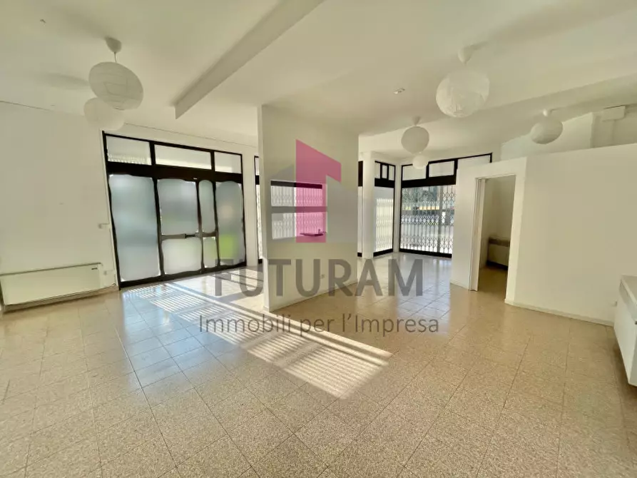 Immagine 9 di Negozio in affitto  a Costabissara